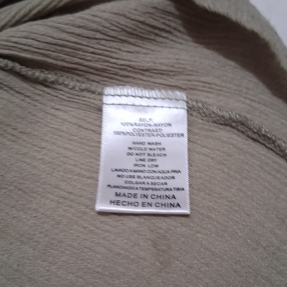 SALE EUC Women's Listicle Casual Sz. S Olive Drab Green Pullover Top - Picture 3 of 9